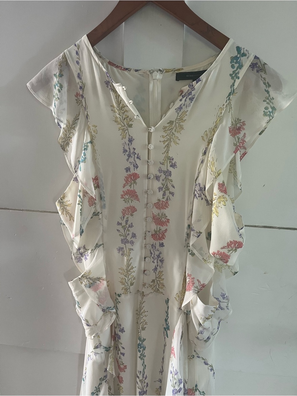 BCBGMaxazria silk floral dress. Never worn excellent condition. Size 8. - Picture 2 of 10